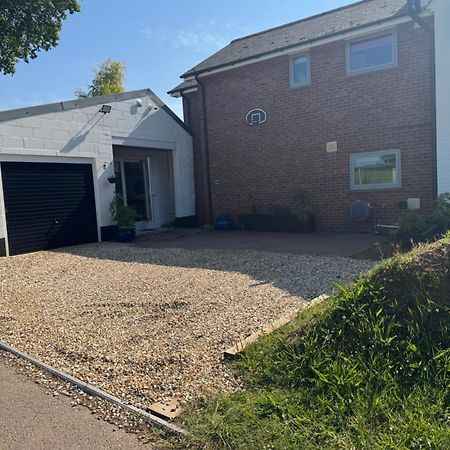 Hunters Lodge Exeter, Free Parking, Country Views, Great Wi-Fi, Large Garden Poltimore Exterior photo